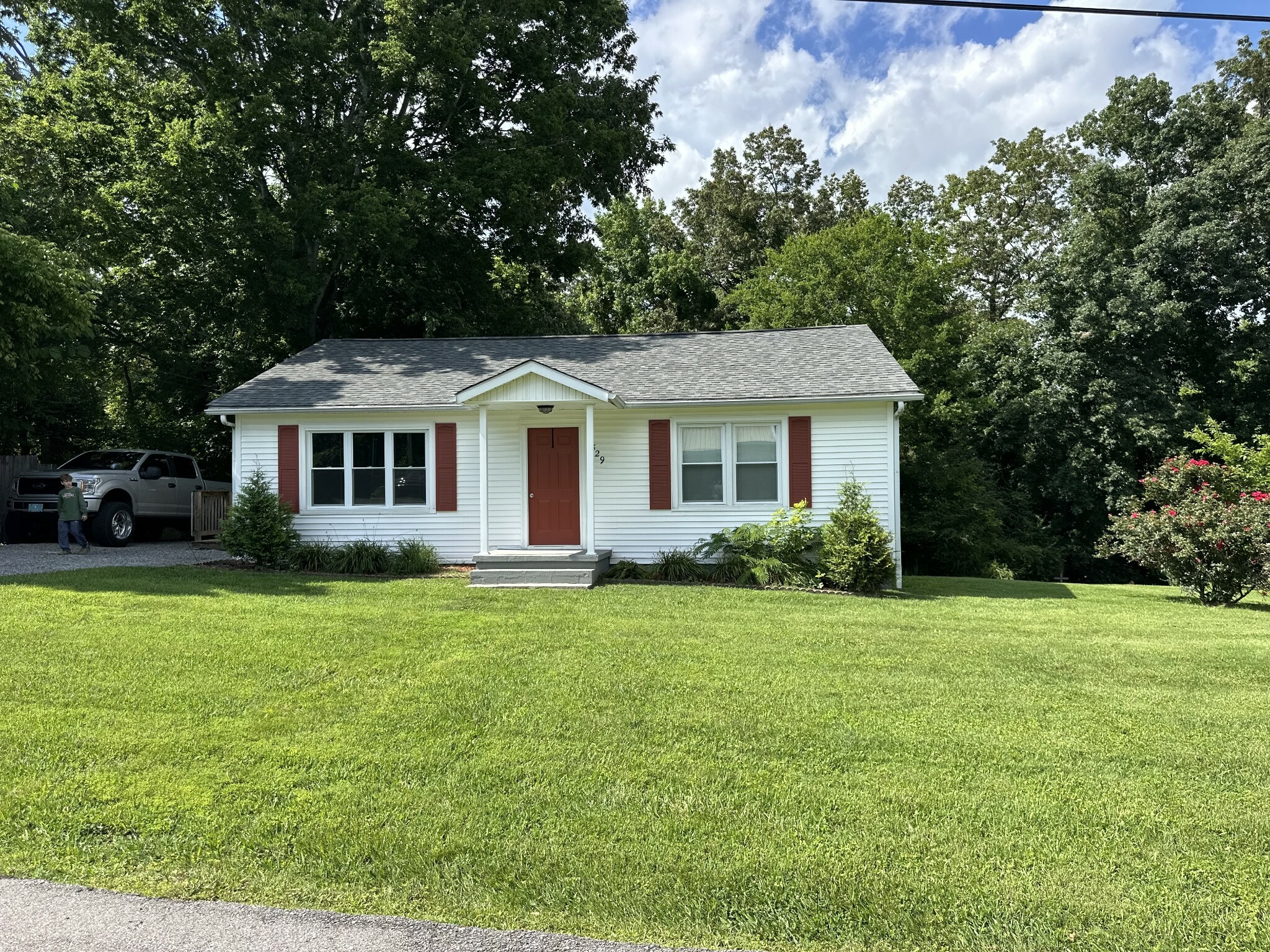 Property Photo: 329 Castle Ln TN 37058