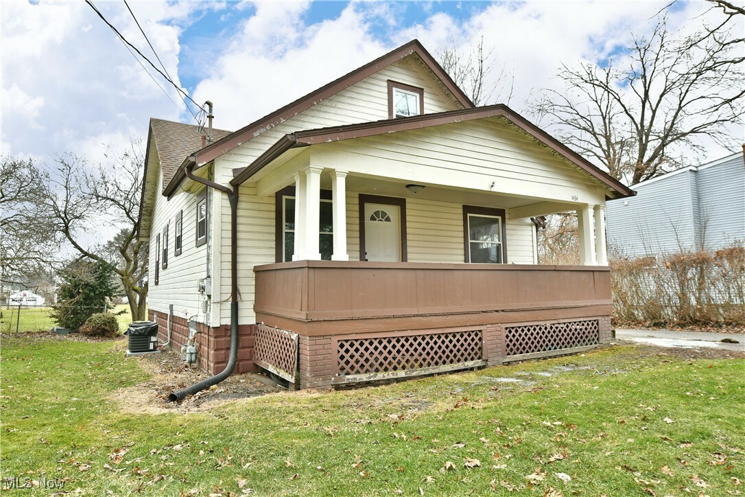 Property Photo:  1464 Furnace Street  OH 44440 