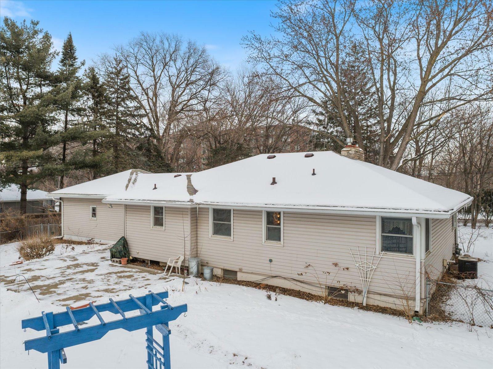 Property Photo:  1014 Sunset Drive S  MN 55305 