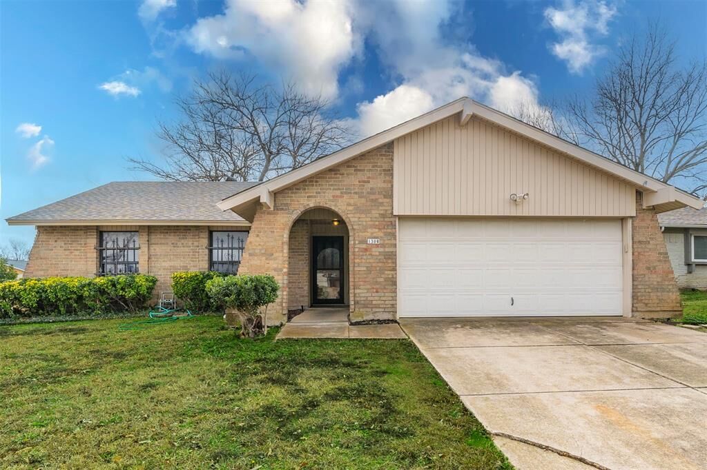Property Photo:  1308 Natches Drive  TX 76014 