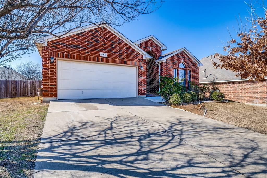 Property Photo:  7904 Roswell Court  TX 76002 