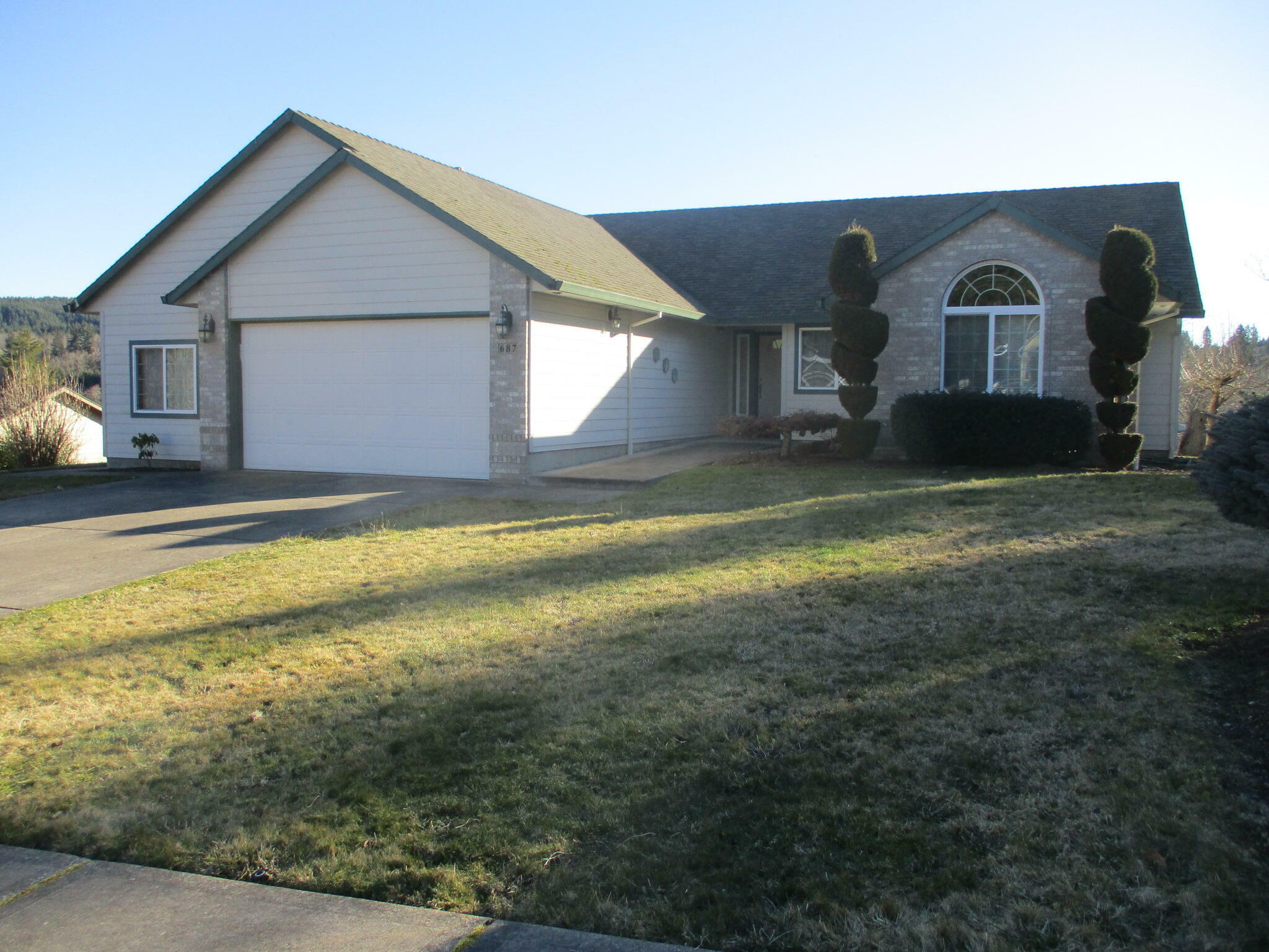 Property Photo:  687 Lakeview Drive  OR 97064 