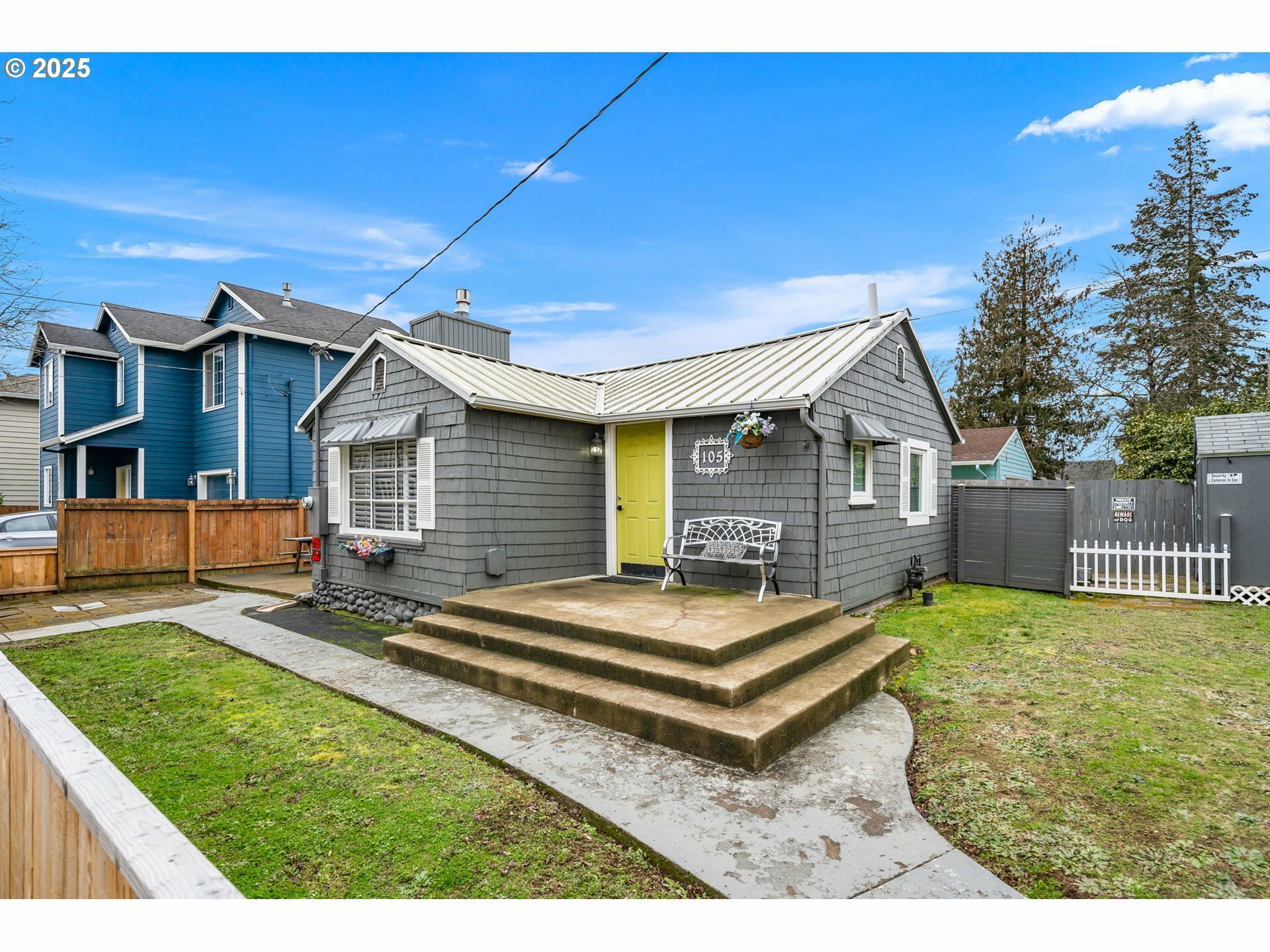 Property Photo:  105 SE 119th Ave  OR 97216 