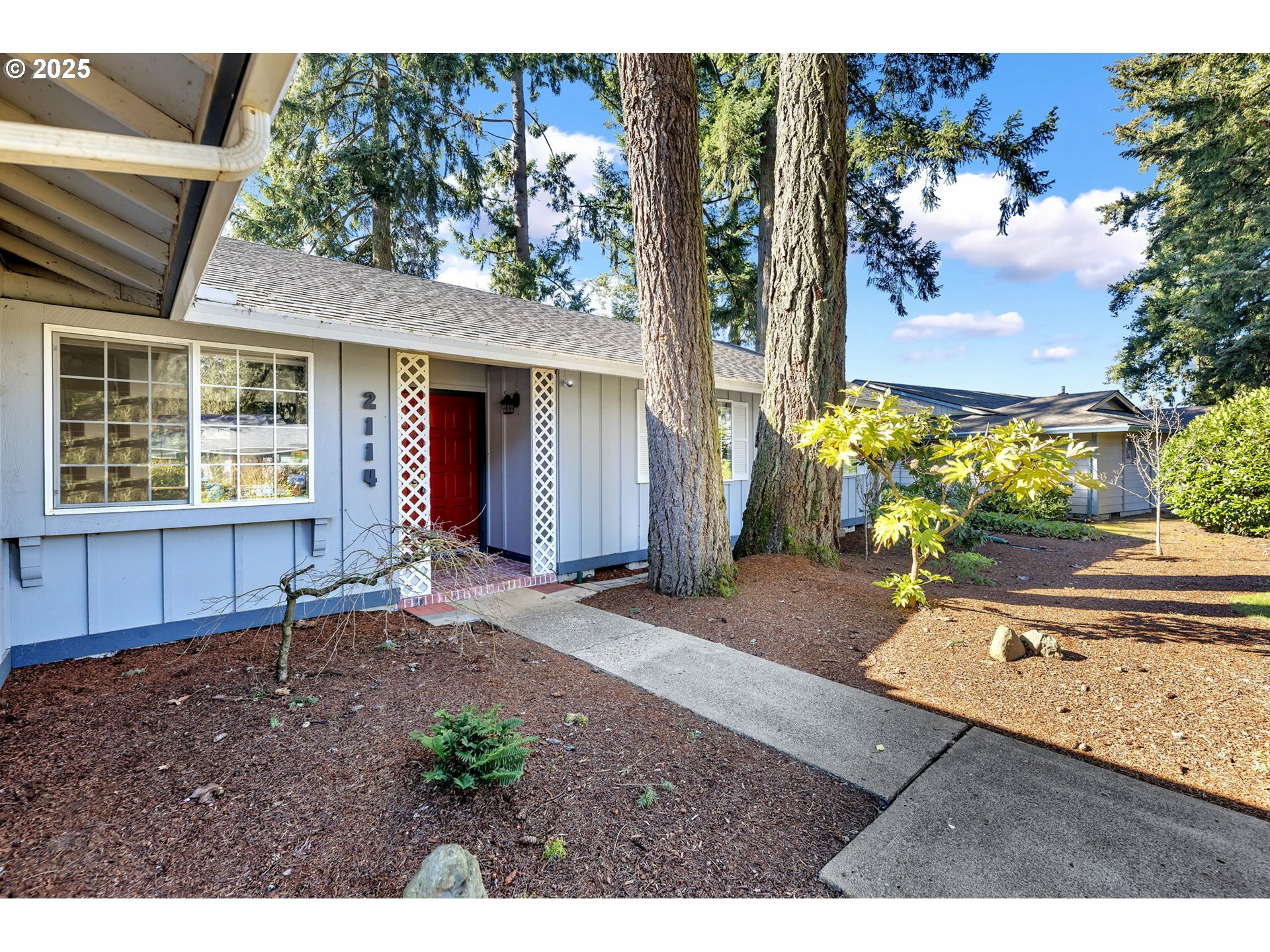 Property Photo:  2114 NE Village Green Dr  WA 98684 