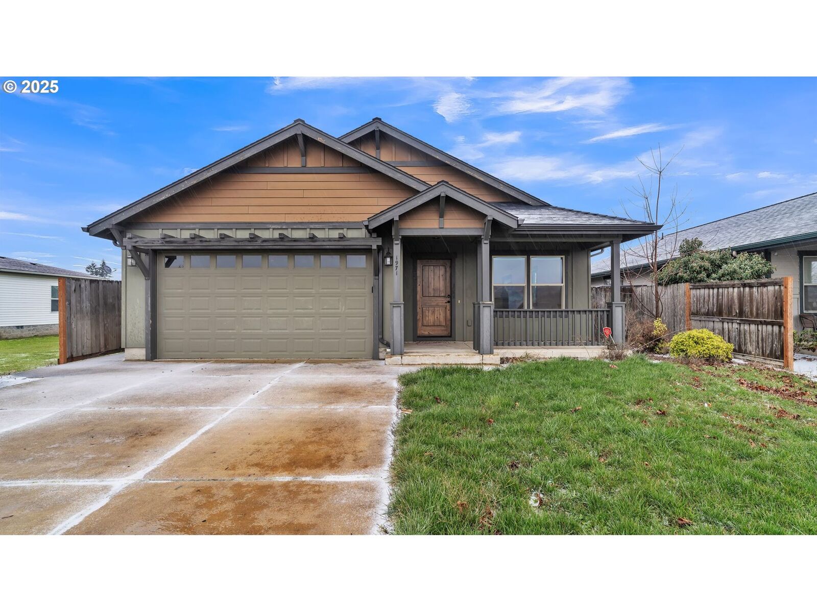 Property Photo: 1971 S 12th St OR 97355