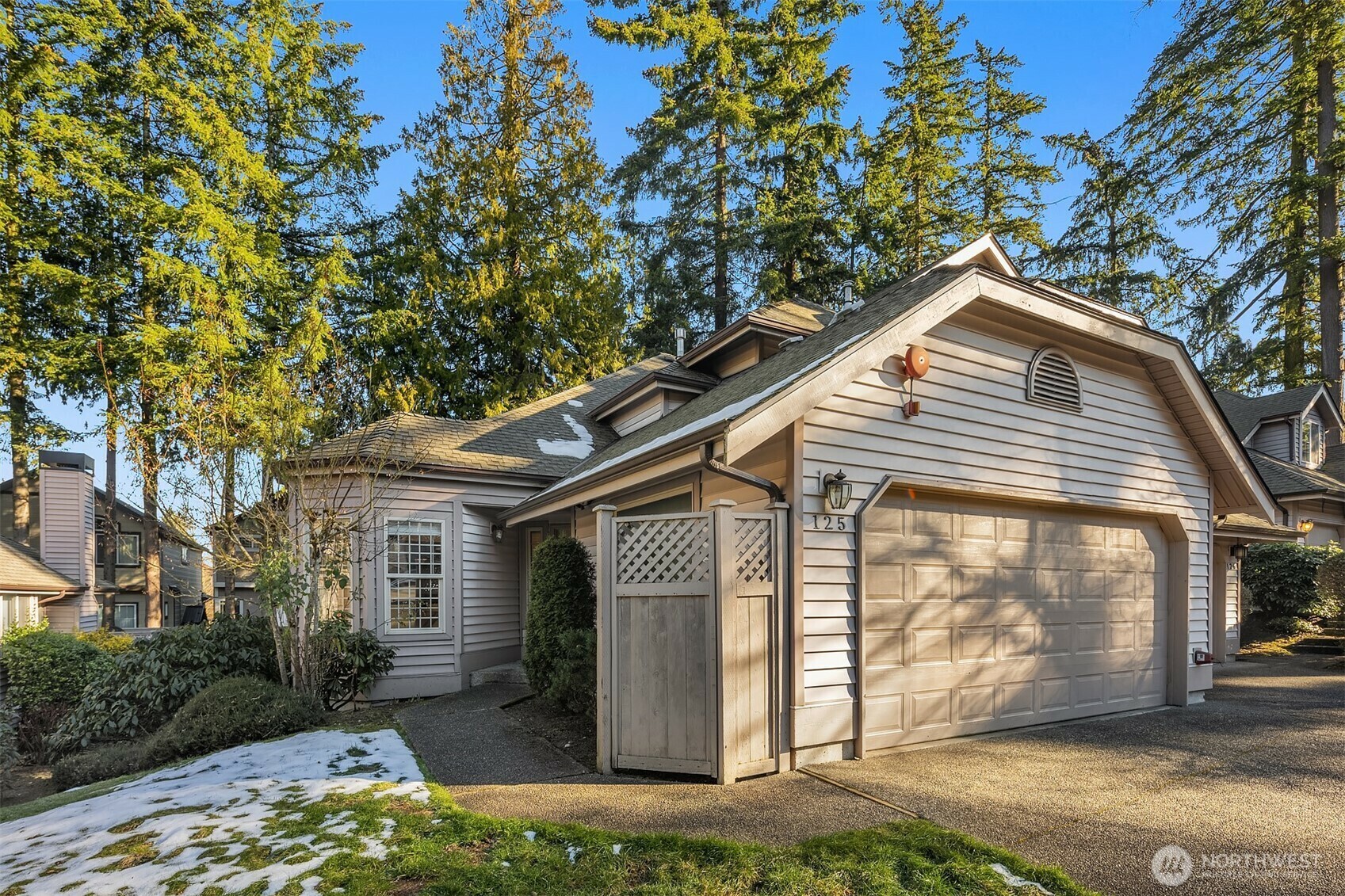 Property Photo:  6910  Old Redmond Road I-125  WA 98052 