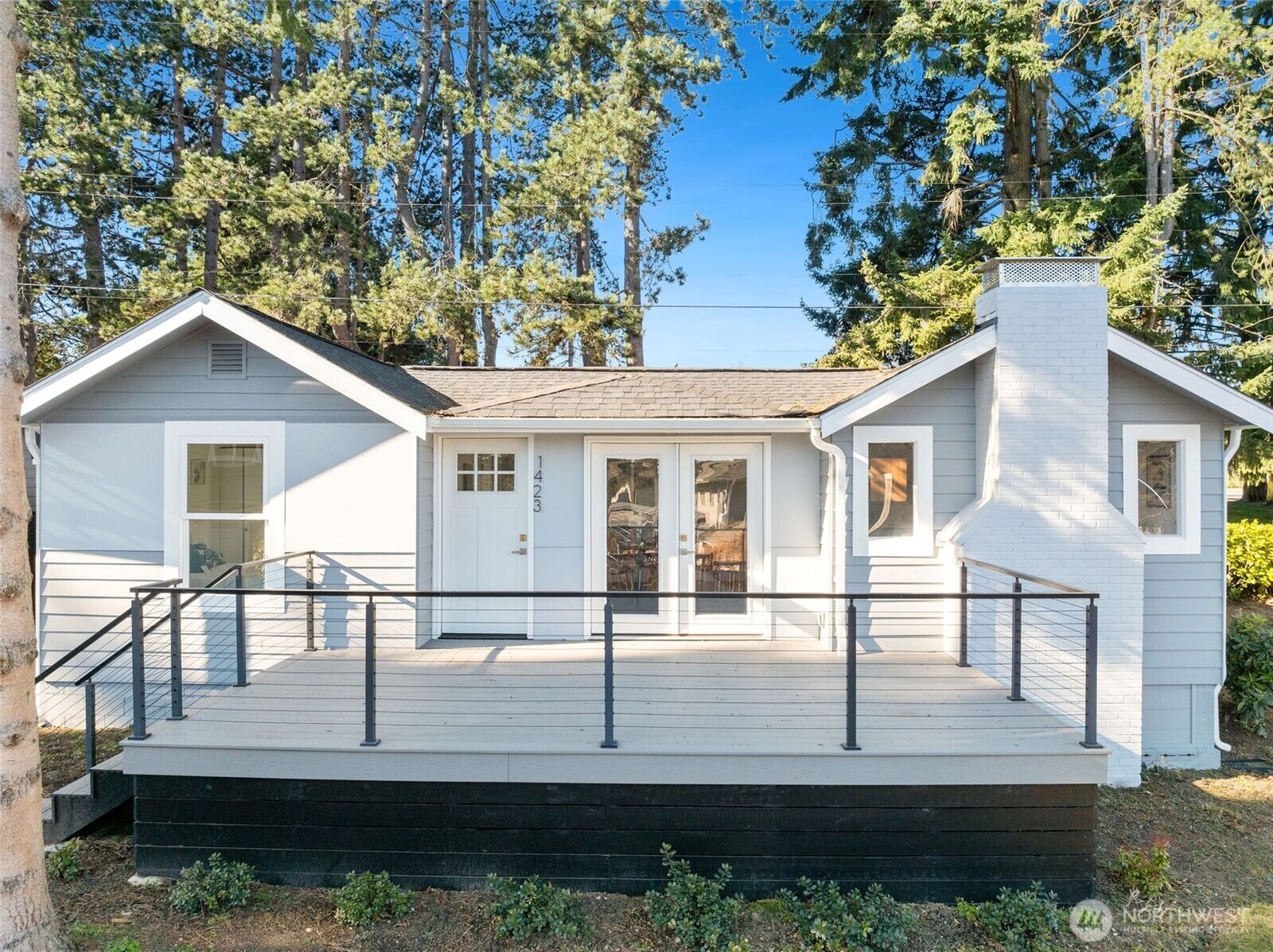Property Photo: 1423 SW 158th Street 1 WA 98166