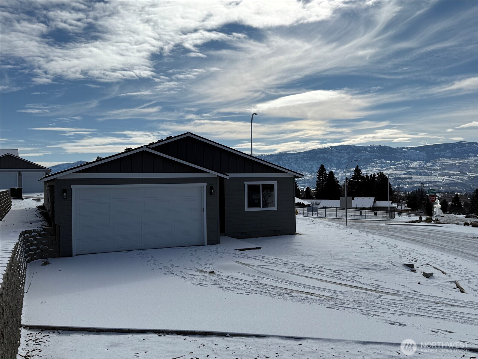 Property Photo: 823 N Lyle Avenue WA 98802