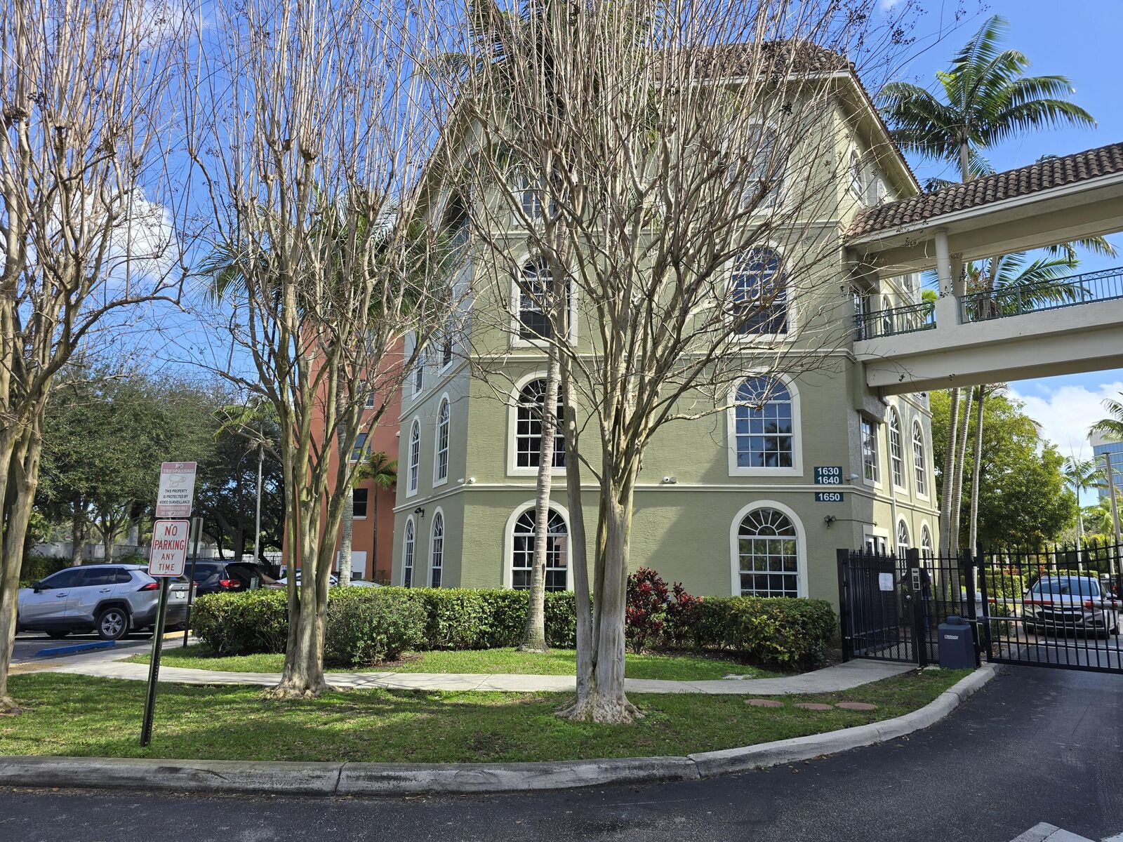 Property Photo:  1640 Presidential Way 403  FL 33401 