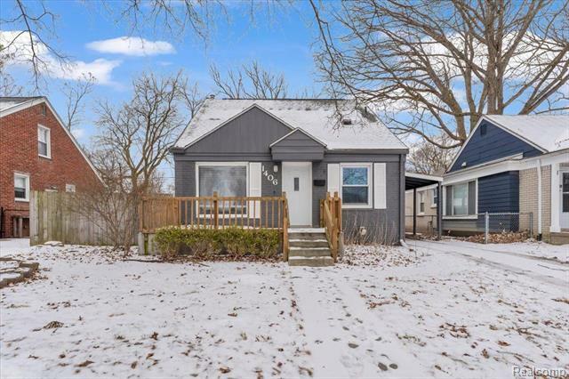 Property Photo:  1406 E 4th Street  MI 48067 