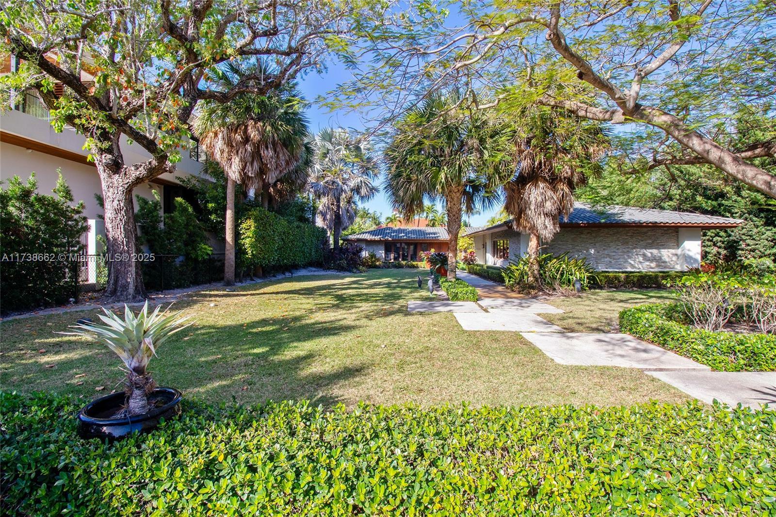 Property Photo: 2425 Barcelona Dr FL 33301