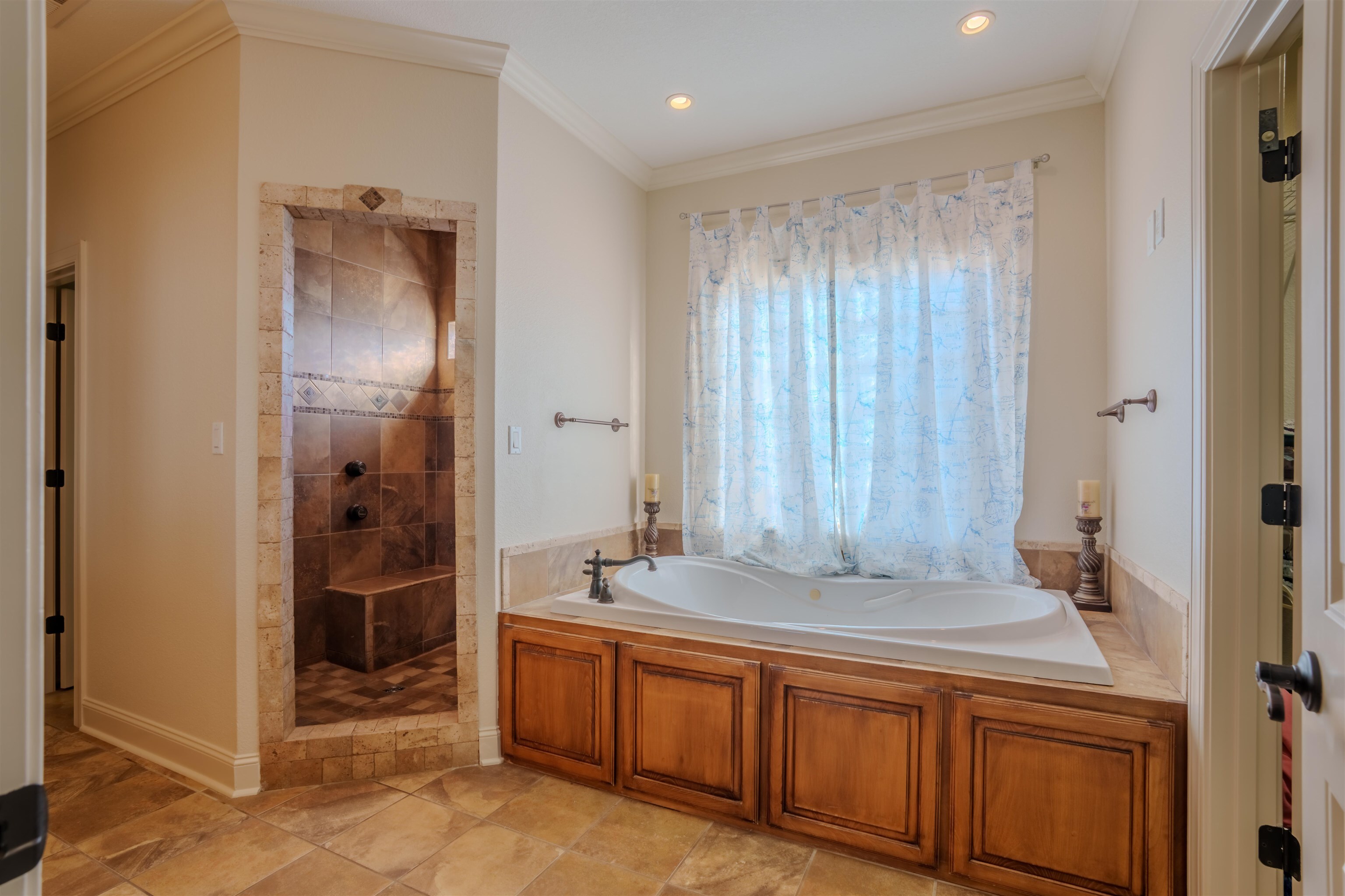 Property Photo:  2502 Brown St  AL 35661 - MUSCLE S 