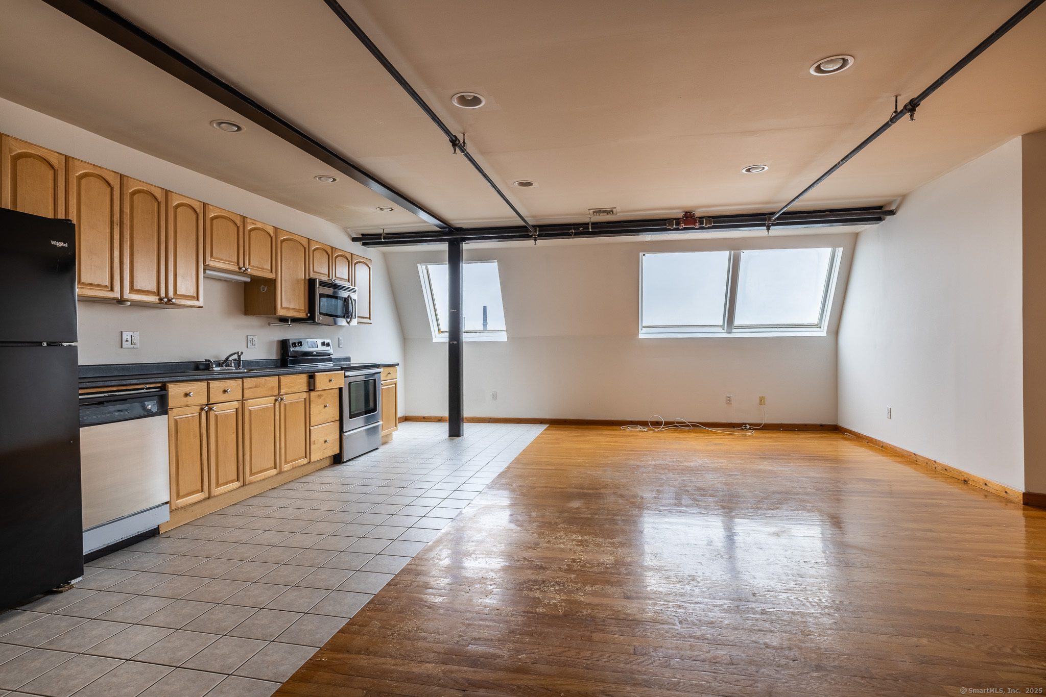 Property Photo:  325 Myrtle Avenue Apt 1401  CT 06604 