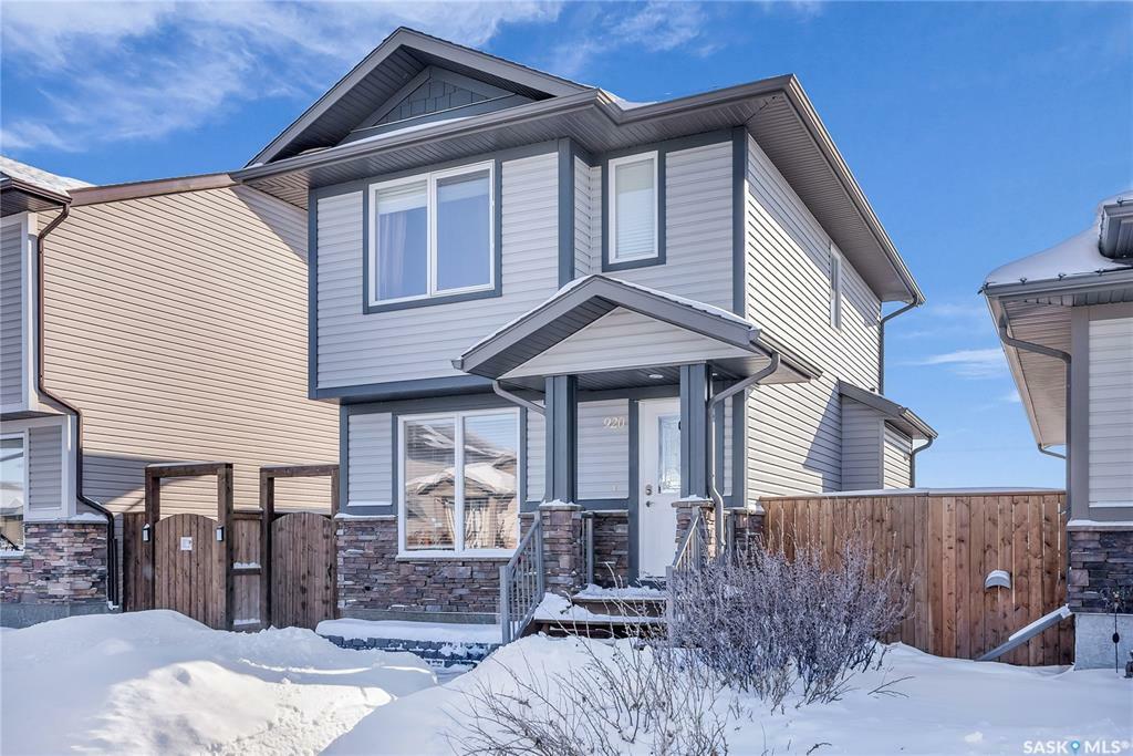 Property Photo:  920 Glenview Cove  SK S0K 0A2 