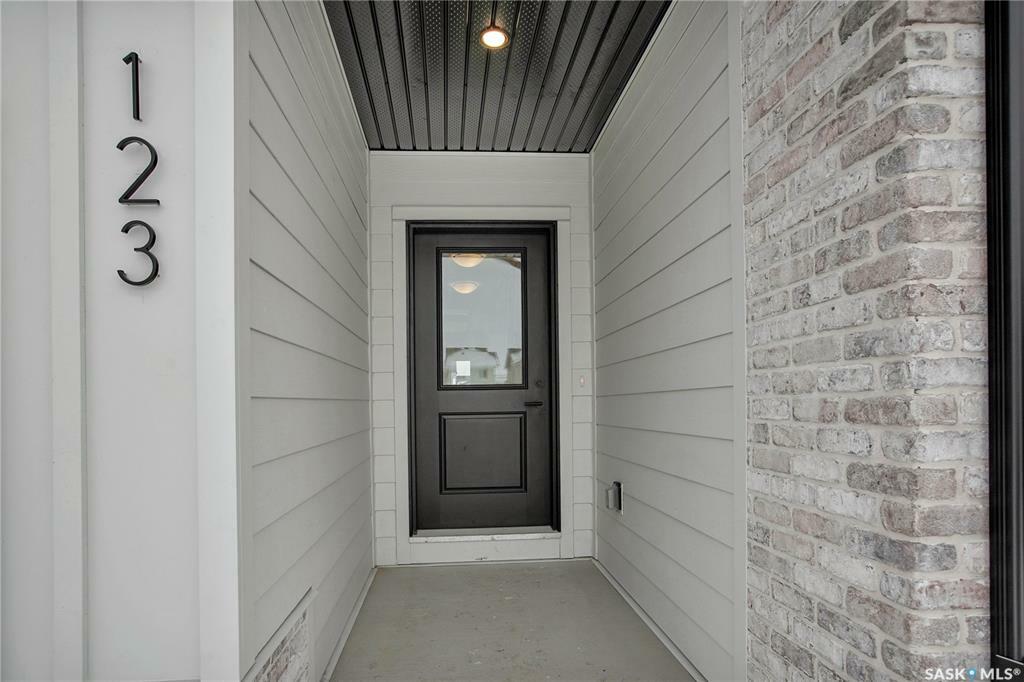 Property Photo:  123 Katz Avenue  SK S7V 1S9 