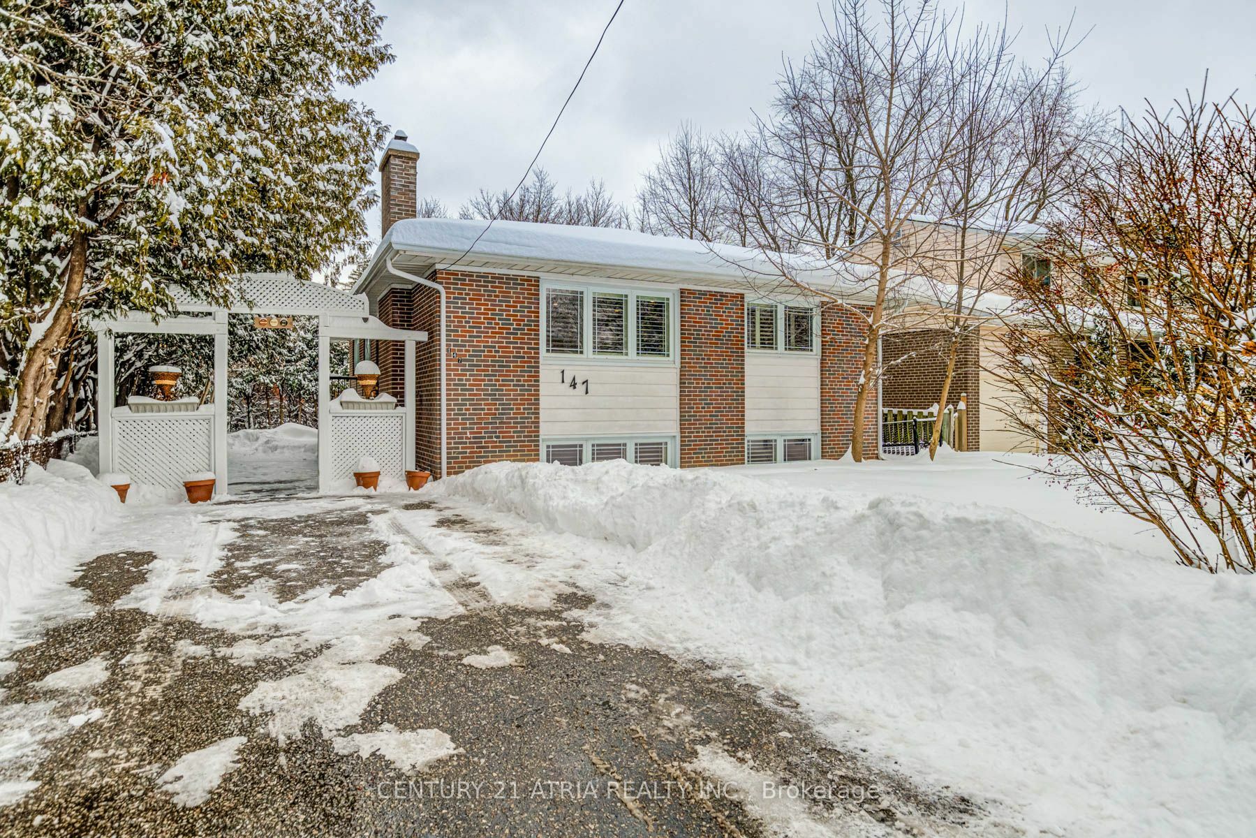 Property Photo:  147 Chassie Crt  ON L4C 4E8 