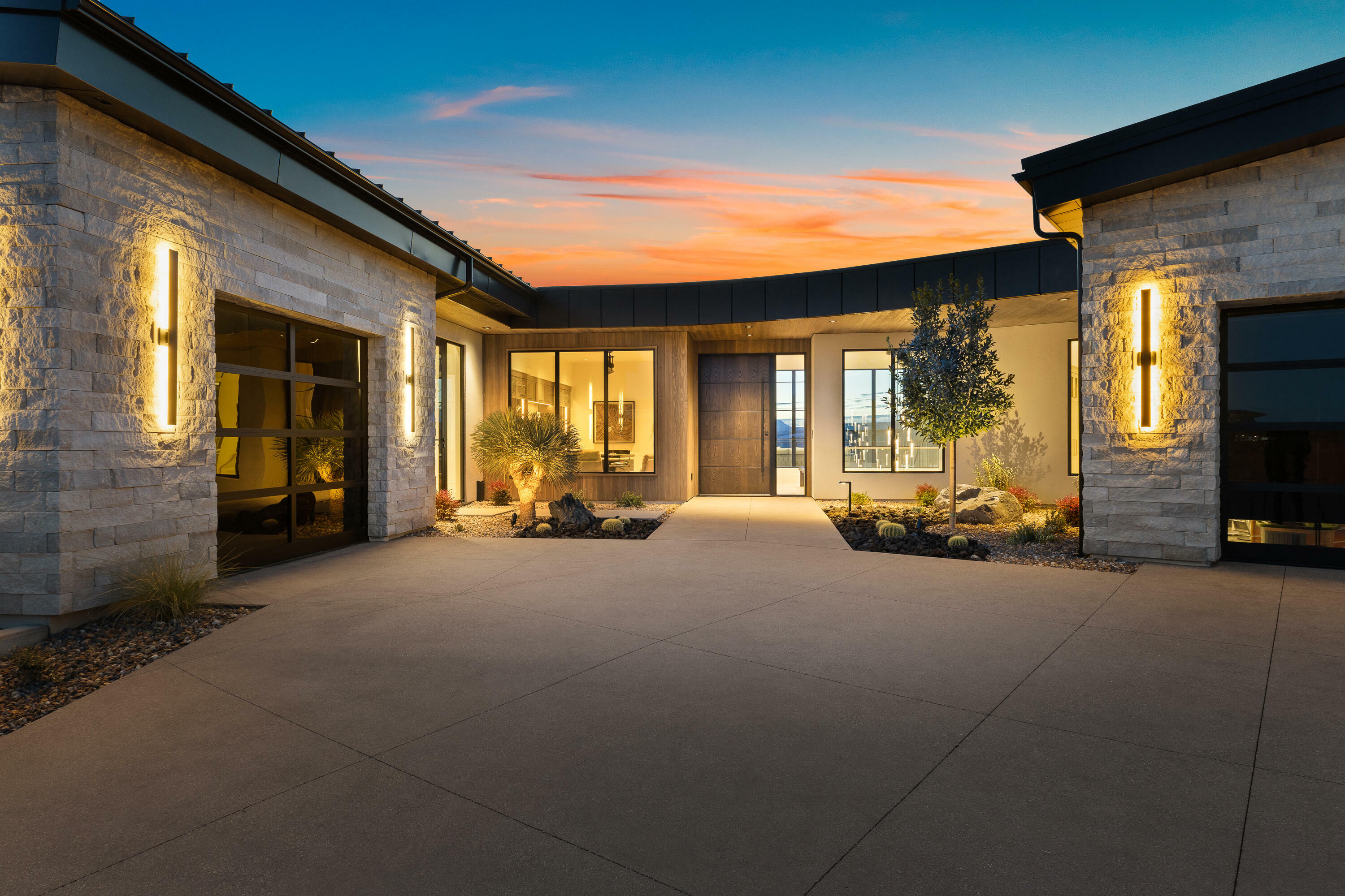 Property Photo: 20 N Cliffside Dr UT 84780