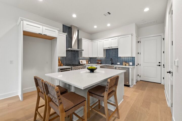 Property Photo: 2707 Dulce Lane 7 TX 78704