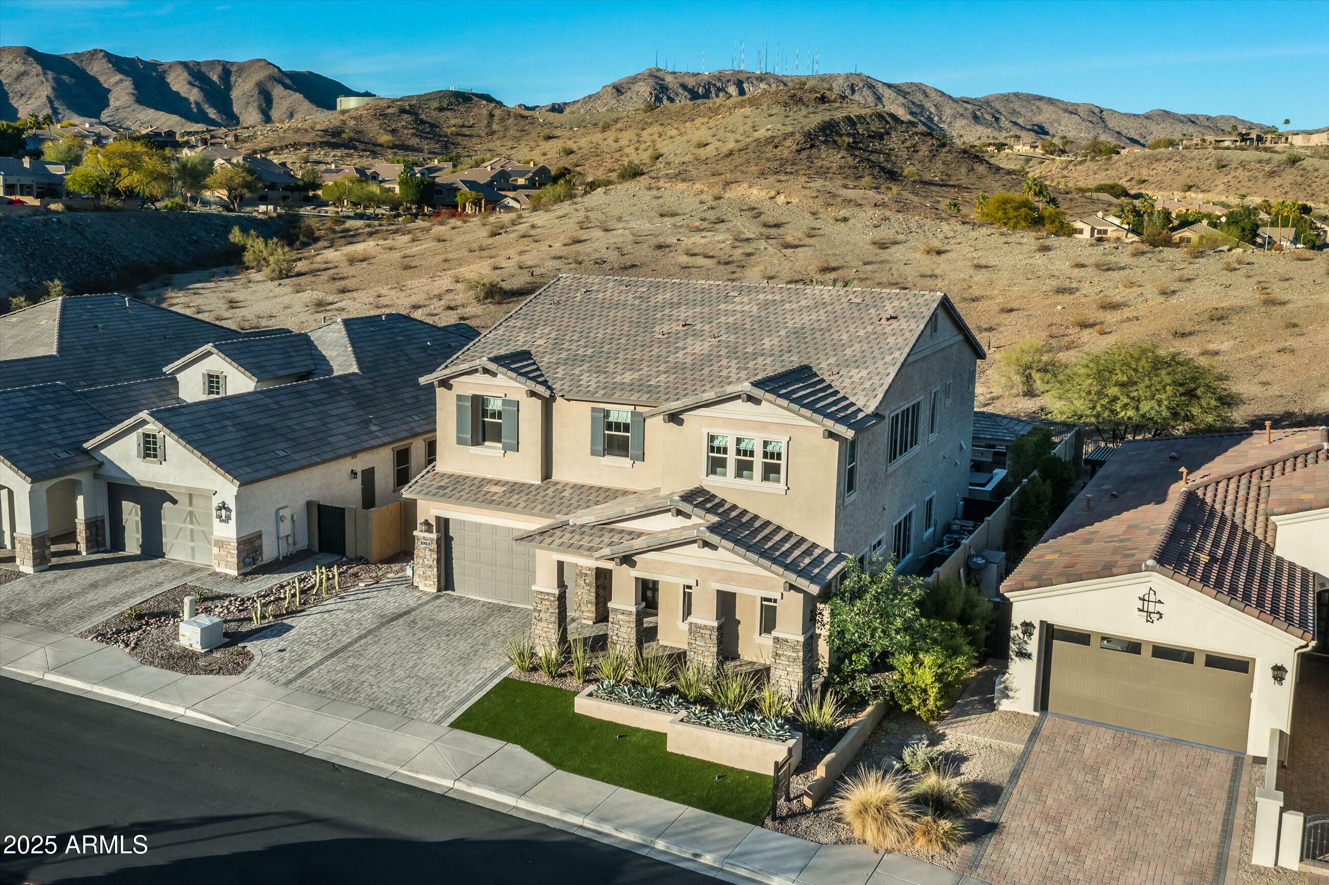 Property Photo: 528 E Ashurst Drive AZ 85048