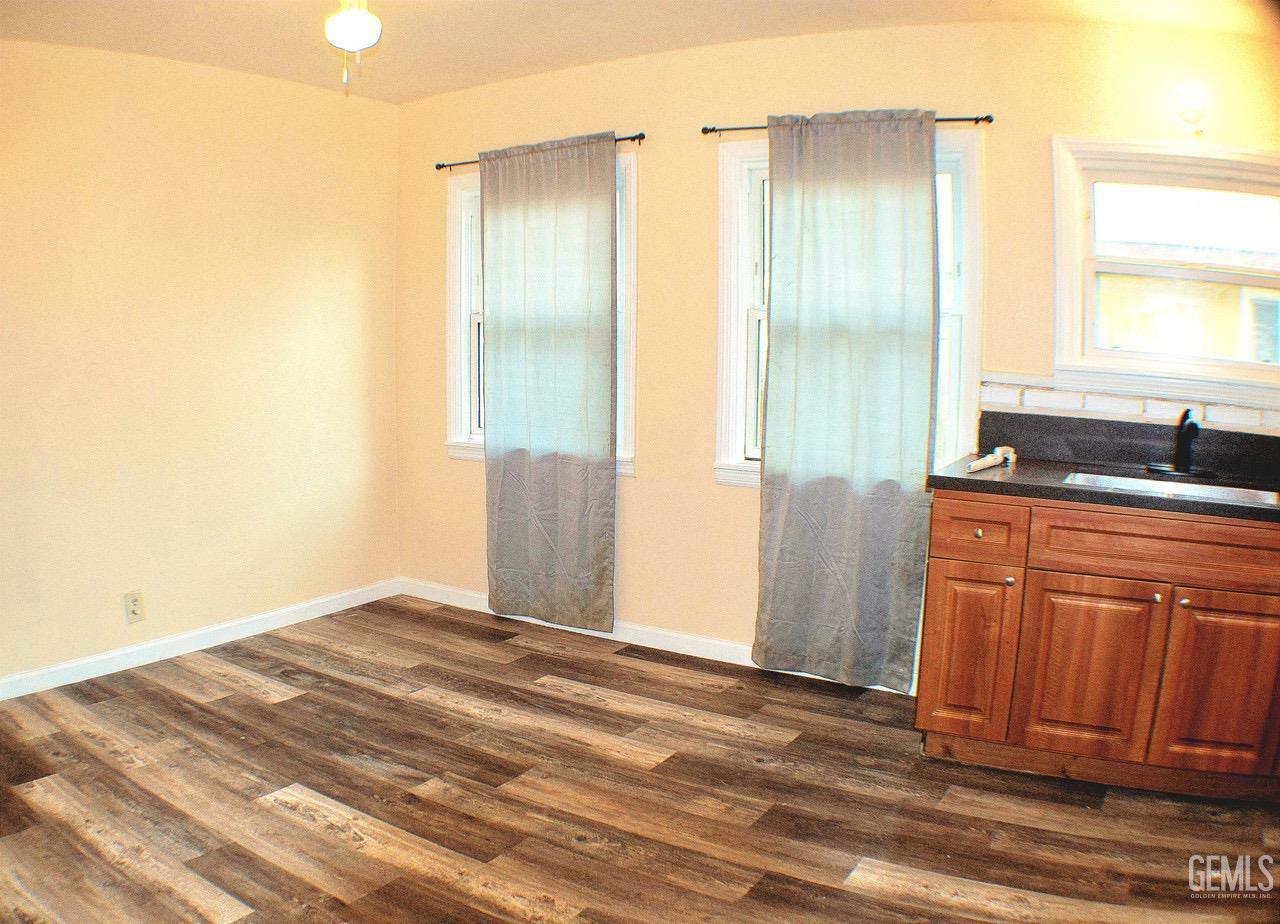 Property Photo:  1021 Ming Avenue  CA 93307 