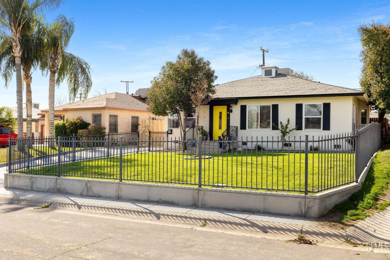 Property Photo:  2500 Lomita Verde Drive  CA 93305 