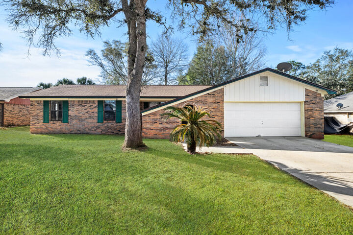 Property Photo: 107 Campbell Avenue FL 32536