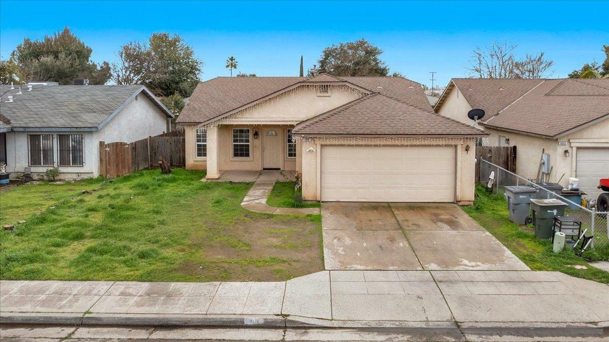 Property Photo:  998 E Jolson Avenue  CA 93706 