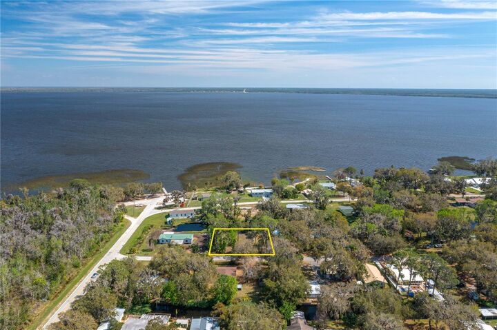 Property Photo: 5011 Pineapple Street FL 33898