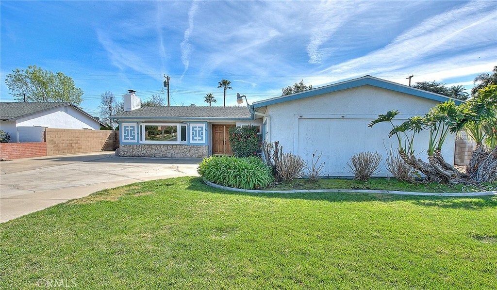 Property Photo:  86 E 16th Street  CA 91784 