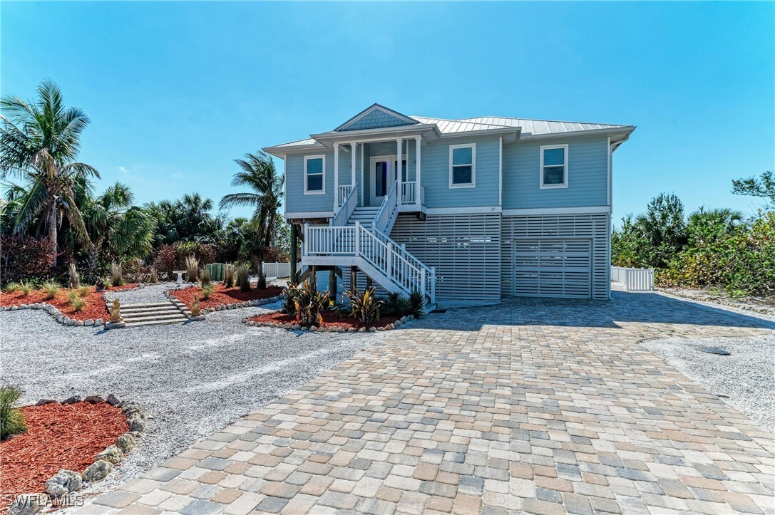 Property Photo: 37 Bocilla Drive FL 33921