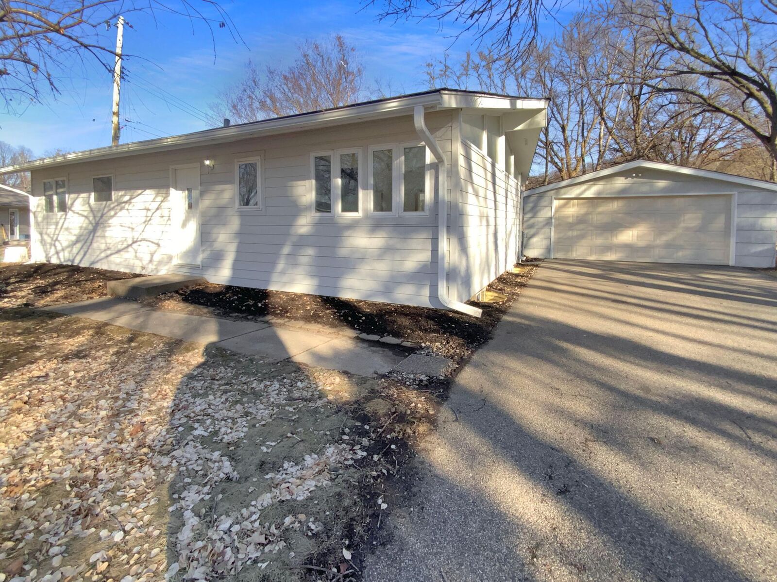 Property Photo: 1469 Woodhill Road MN 55337