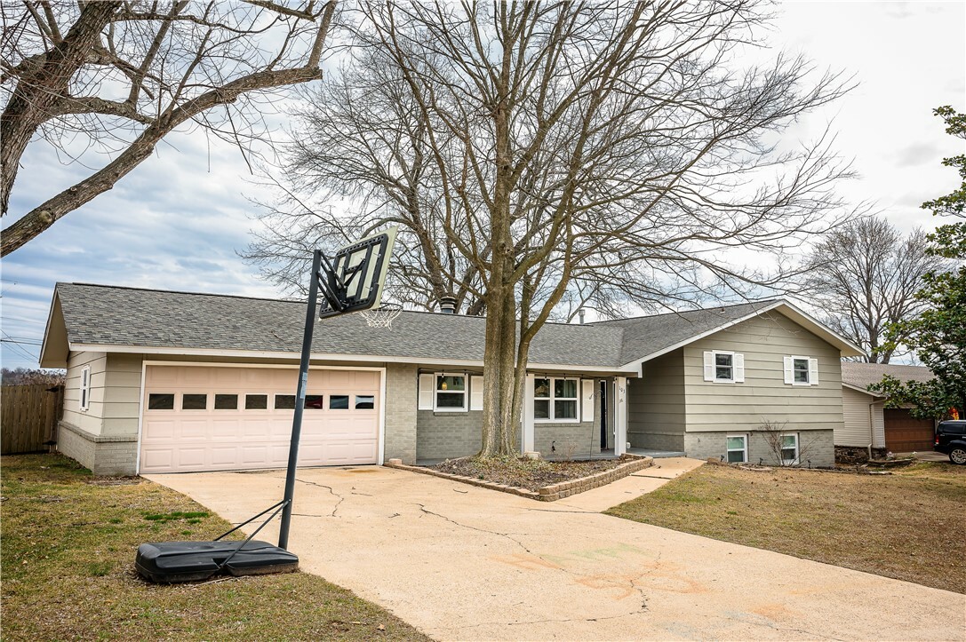 Property Photo:  103 Cardinal Street  AR 72601 