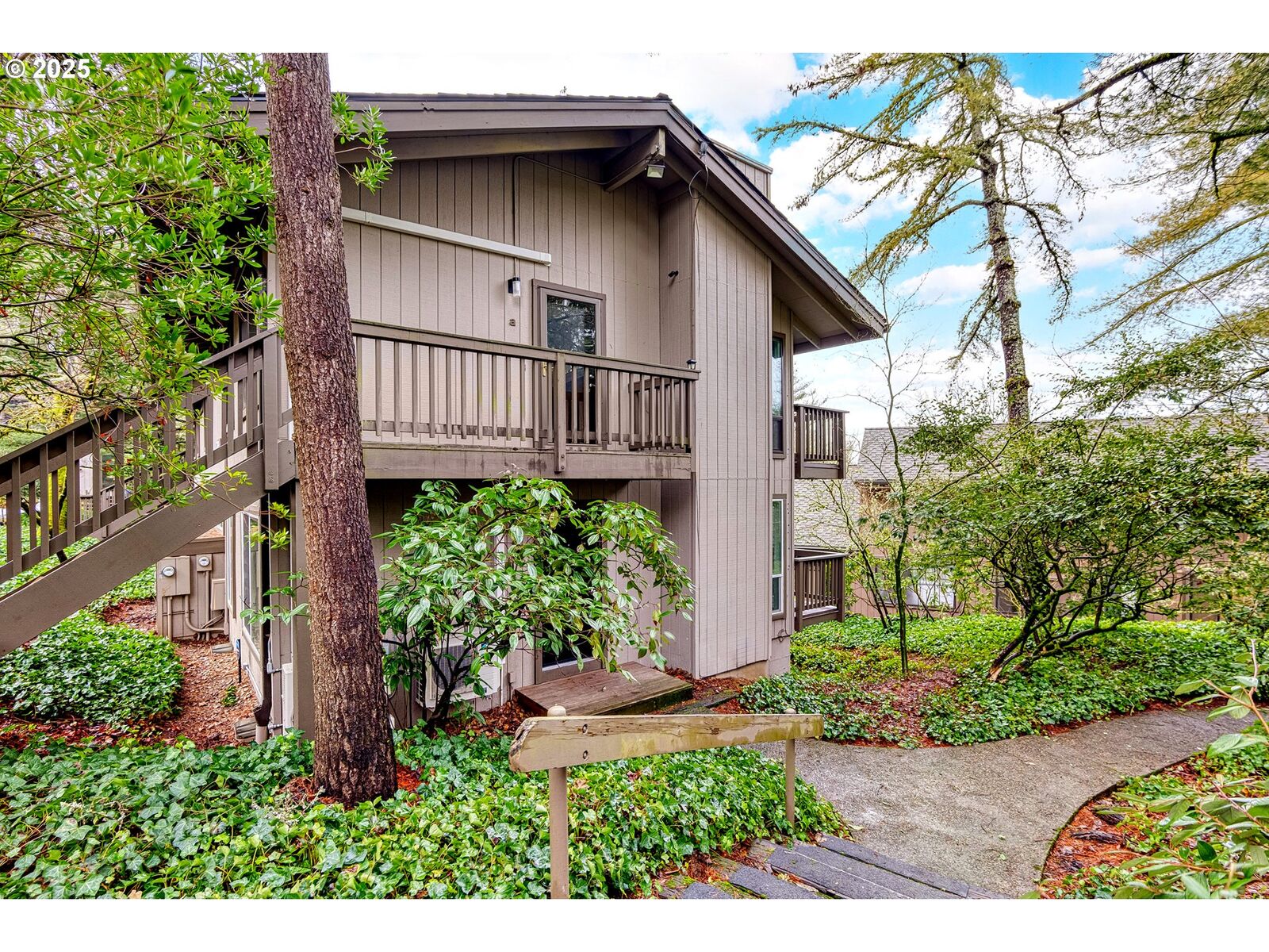 Property Photo:  7704 SW Barnes Rd C  OR 97225 