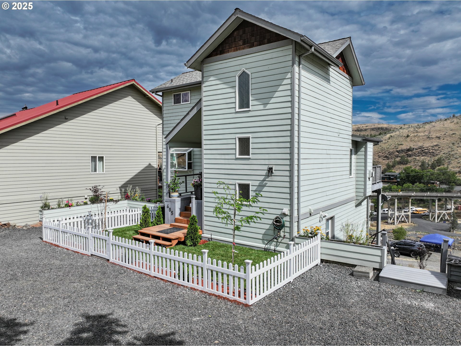Property Photo: 405 Elrod Ave OR 97037
