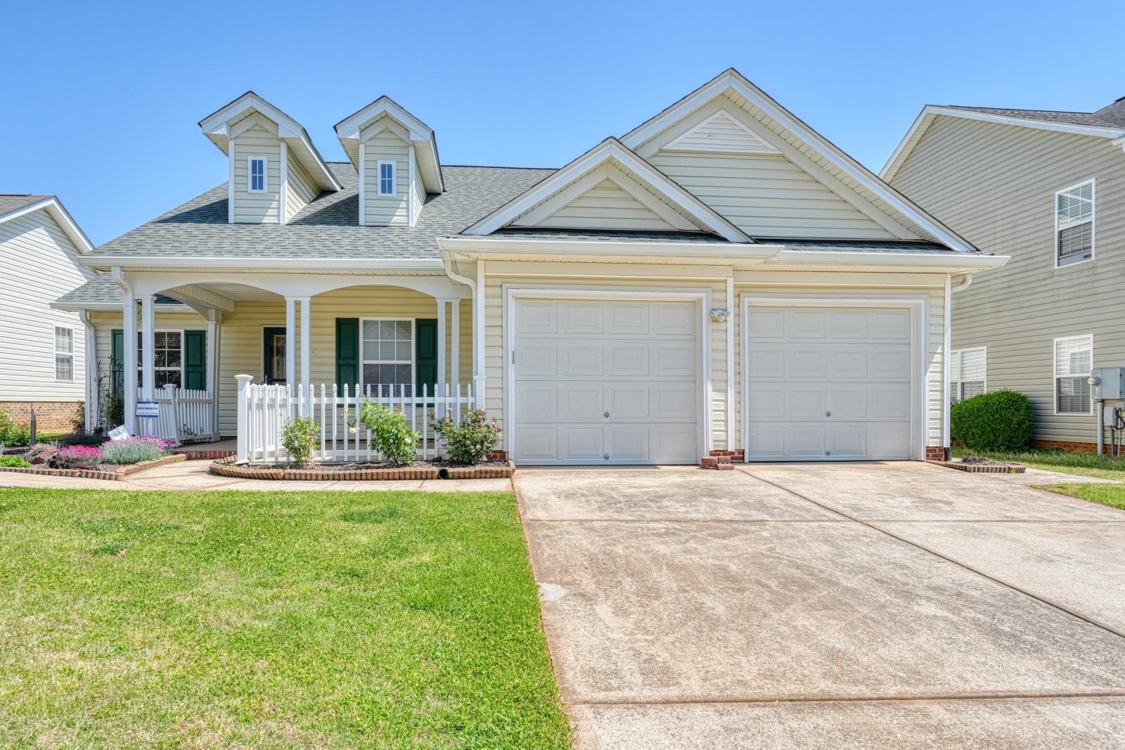 Property Photo: 469 Etowah Drive SC 29376