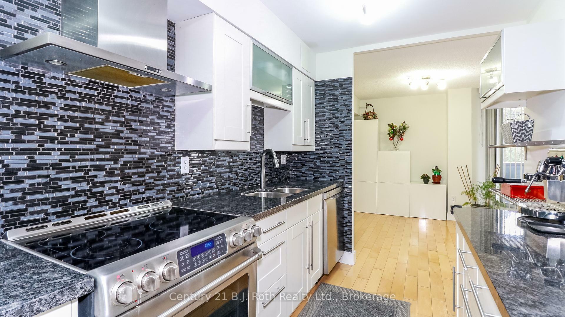 Photo de la propriété:  420 Mill Road W 412  ON M9C 1Z1 