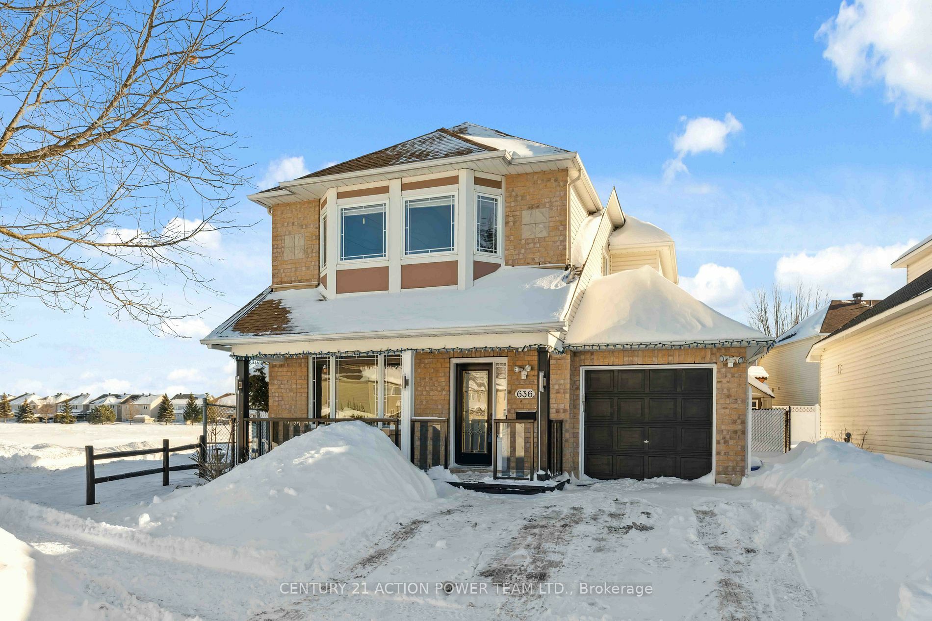 Property Photo:  636 Aquaview Dr E  ON K4A 4W2 