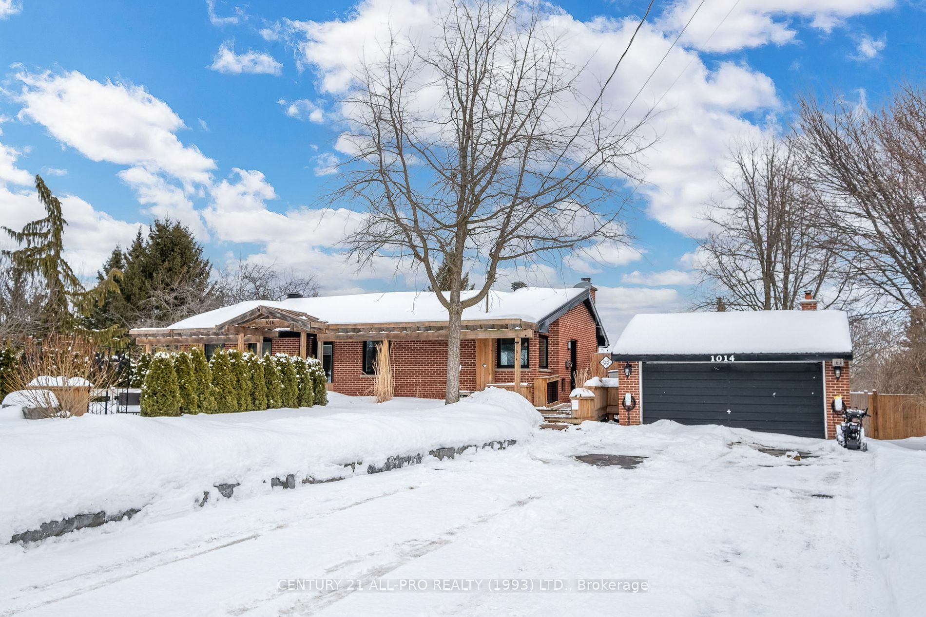 Property Photo:  1014 Ontario St  ON K9A 3C7 