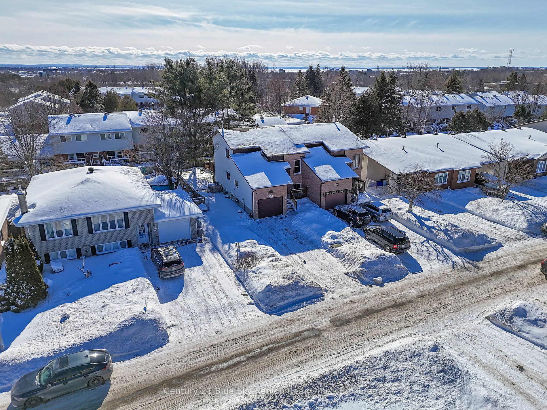 Photo de la propriété:  663 Bromley Ave  ON P1B 9H9 