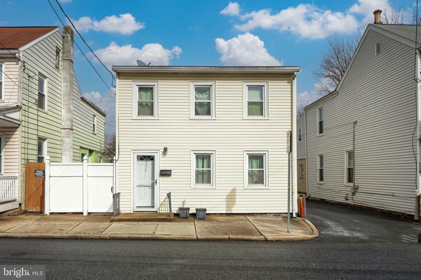 51 S Charlotte Street  Manheim PA 17545 photo