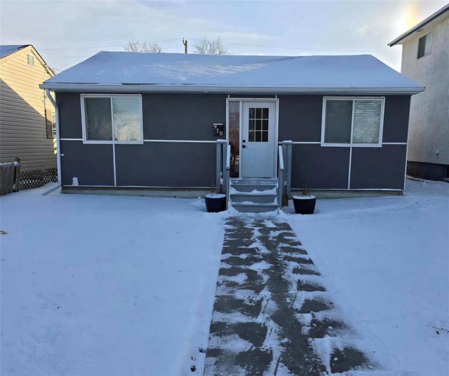 970 Crescent Drive  Winnipeg MB R3T 1X7 photo