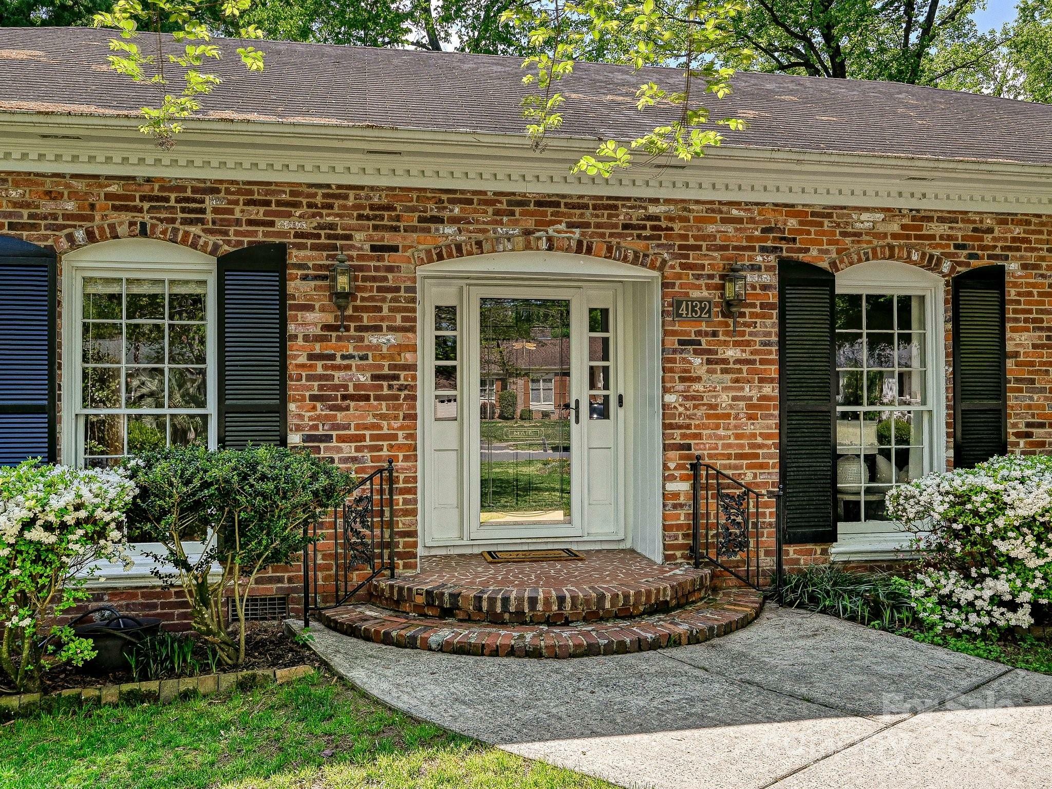 Property Photo: 4132 Sulkirk Road NC 28210