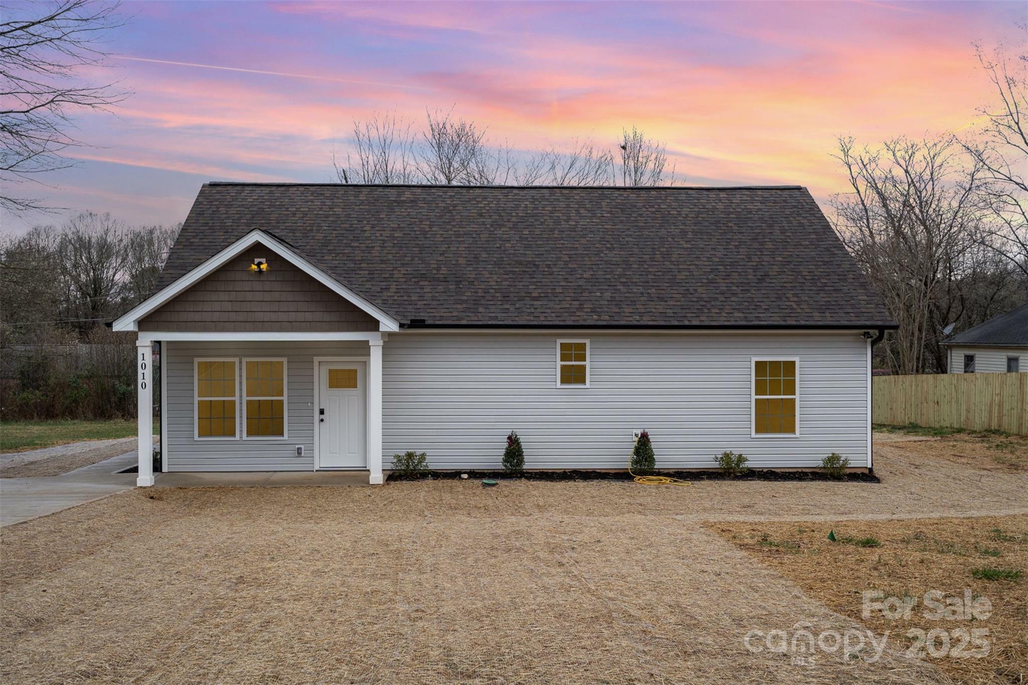 Property Photo: 1010 Wilmouth Street NC 28152