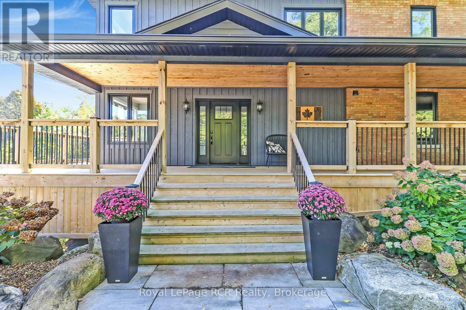 Property Photo: 3 Holly Court ON L9Y 5G5