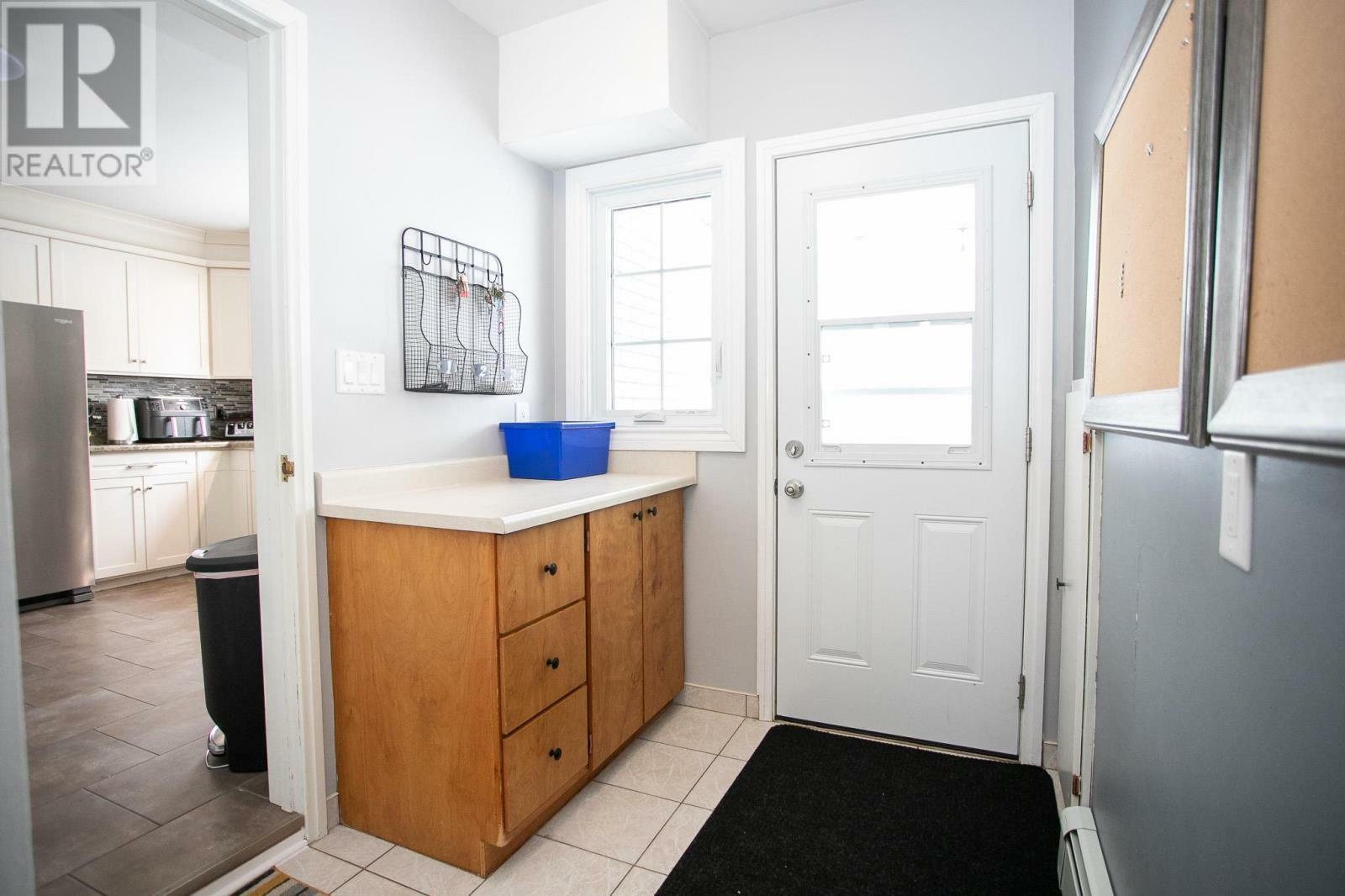 Property Photo:  95 Parkdale Dr  ON P6A 4C7 