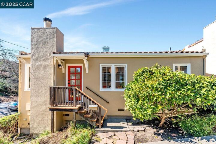 Property Photo: 654 Mandana Blvd CA 94610