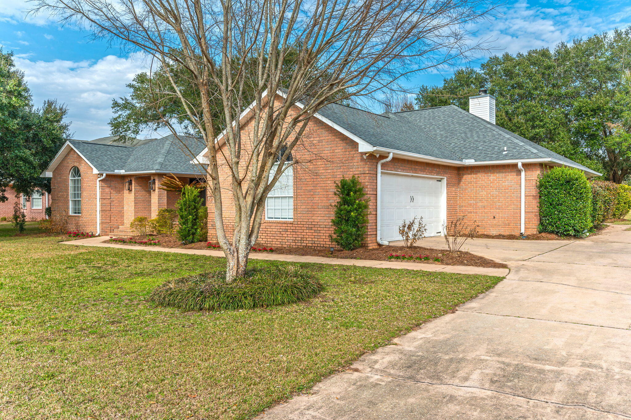 Property Photo:  5530 Oakmont Drive  FL 32571 