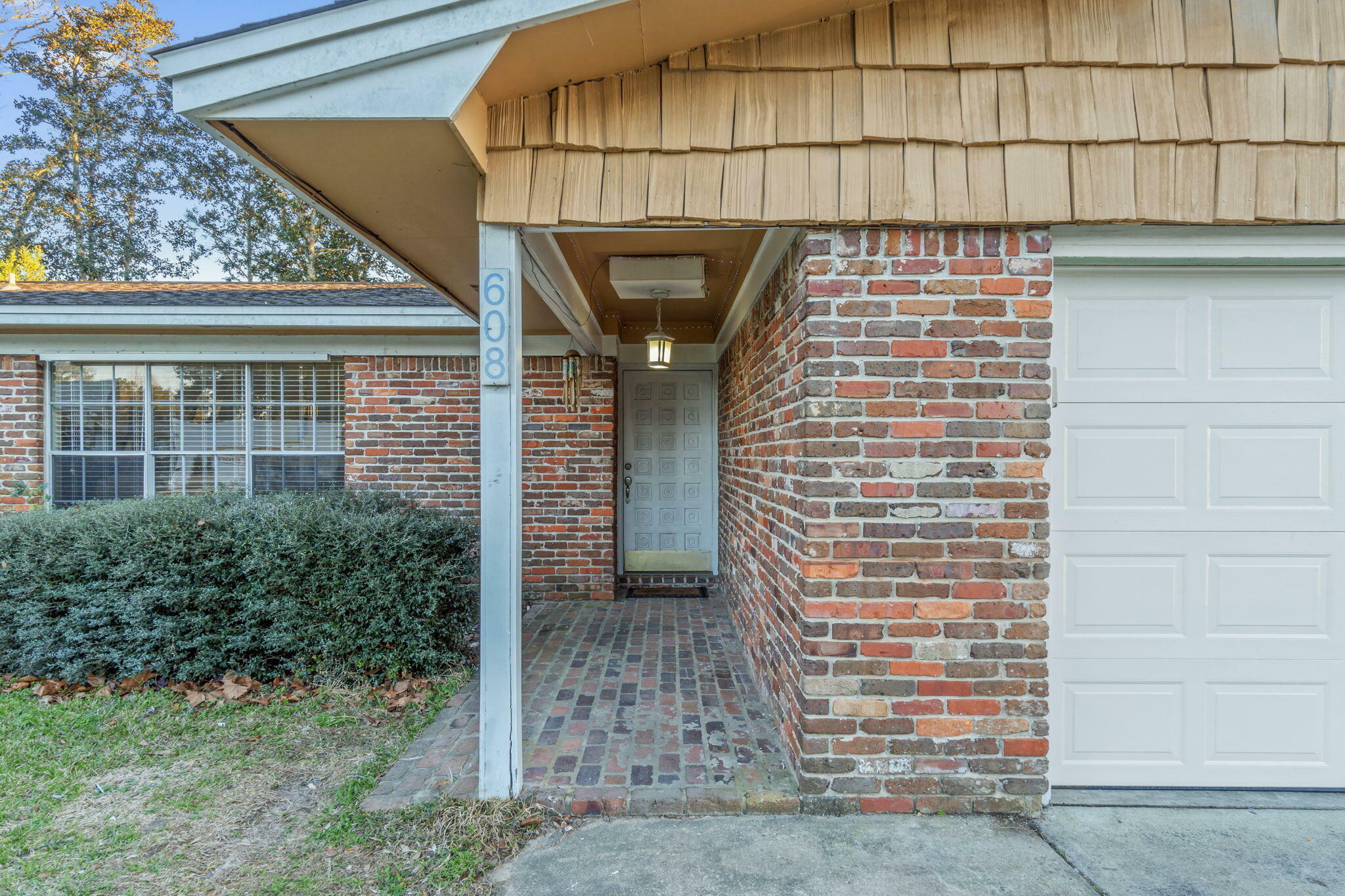 Property Photo:  608 NE Powell Drive  FL 32547 