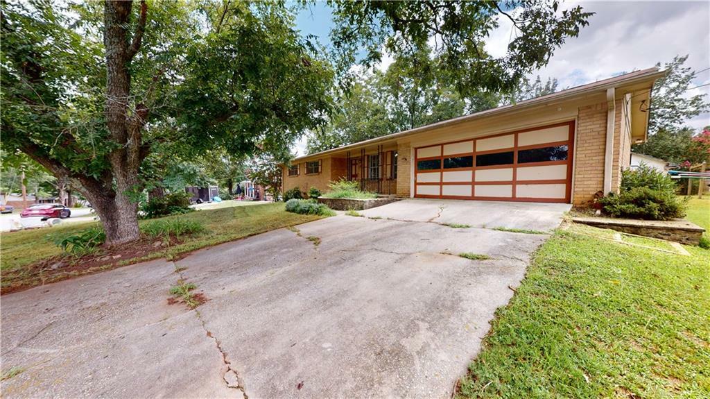 Property Photo: 961 Kingston Road NW GA 30012