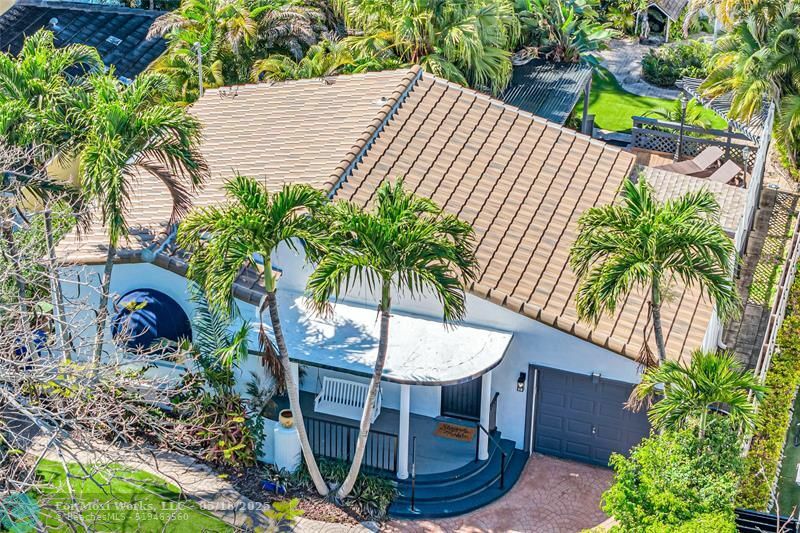 Property Photo: 617 N Victoria Park Rd FL 33304